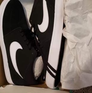 Brand new Nikes size 11.5